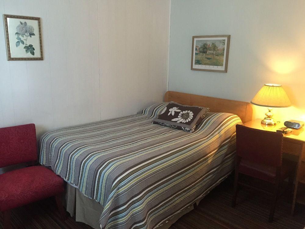 Twin Peaks Motel Napanee Esterno foto