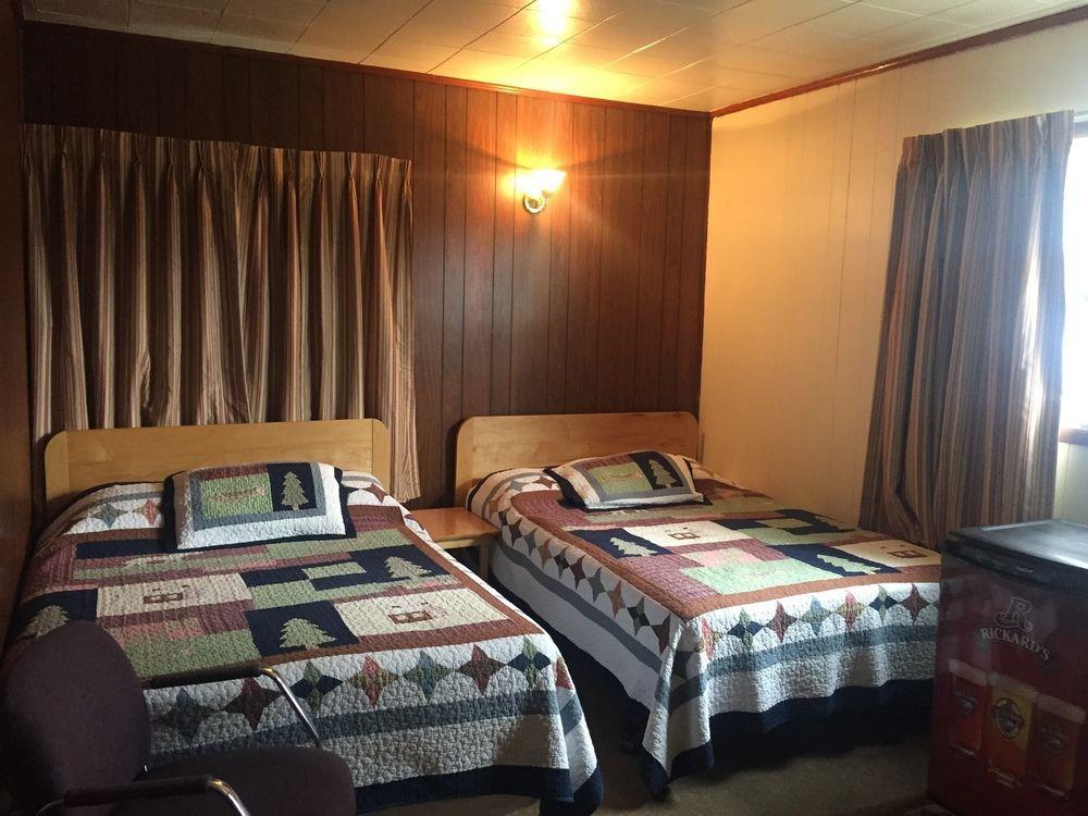 Twin Peaks Motel Napanee Esterno foto