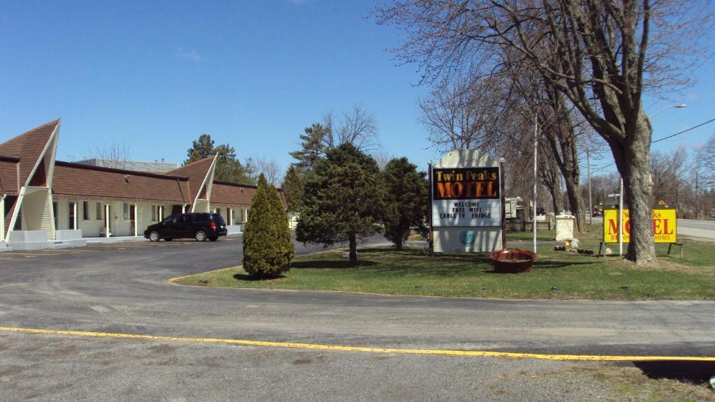 Twin Peaks Motel Napanee Esterno foto