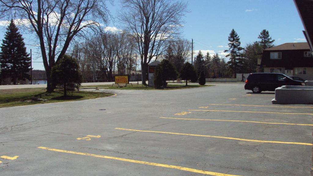 Twin Peaks Motel Napanee Esterno foto