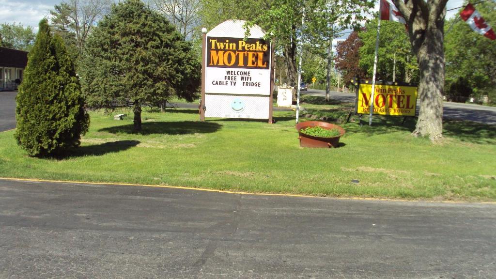 Twin Peaks Motel Napanee Esterno foto